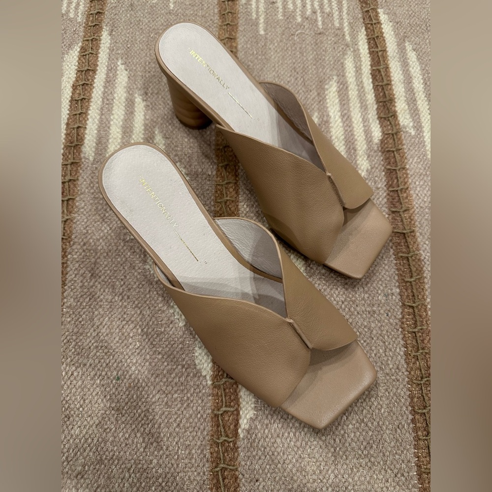 Anthropologie Intentionally Blank Tan Leather Heels NWOT